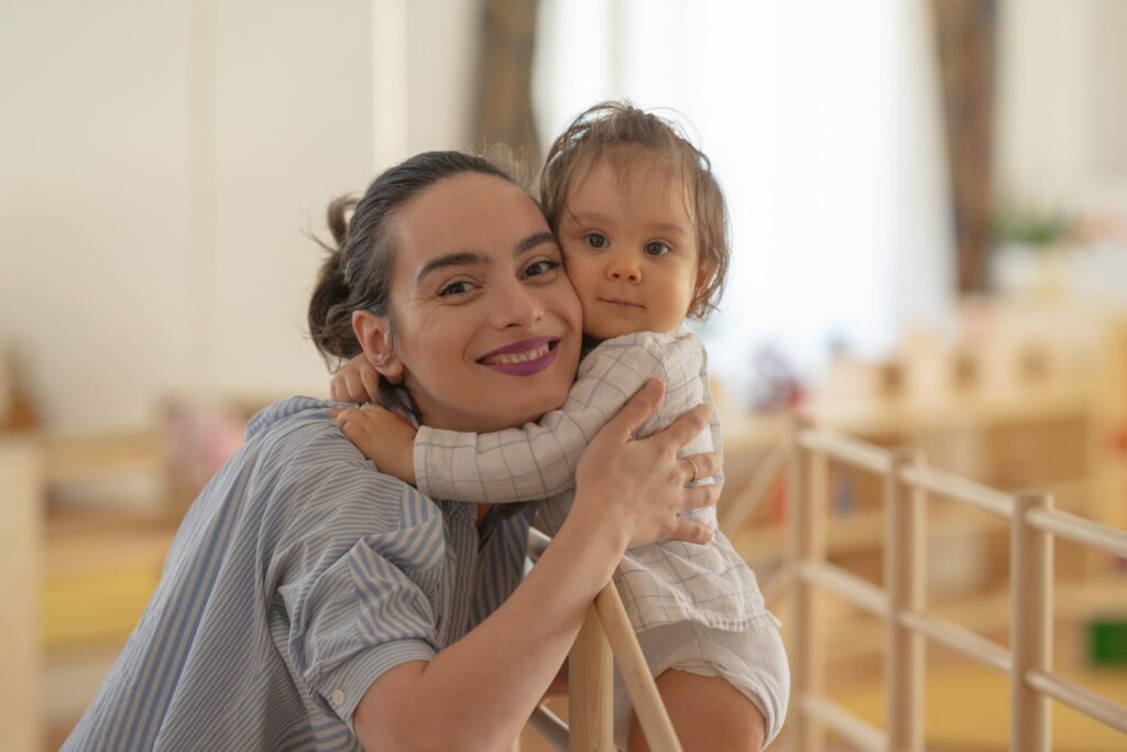 Le secret d\'une bonne collaboration avec la nounou : la période d’essai sebastian pandelache lwpugm9ajg0 unsplash